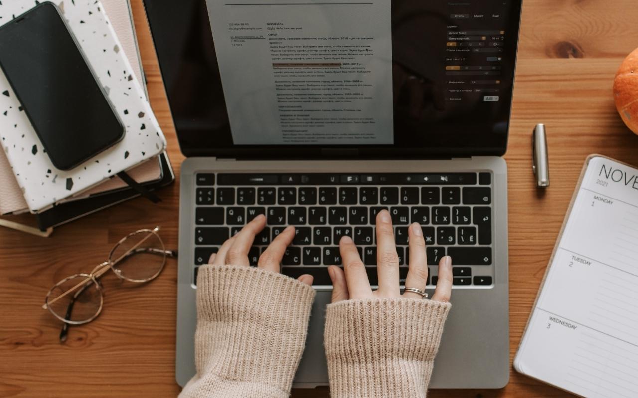 How & When to Email Cover Letters (Templates & Examples)