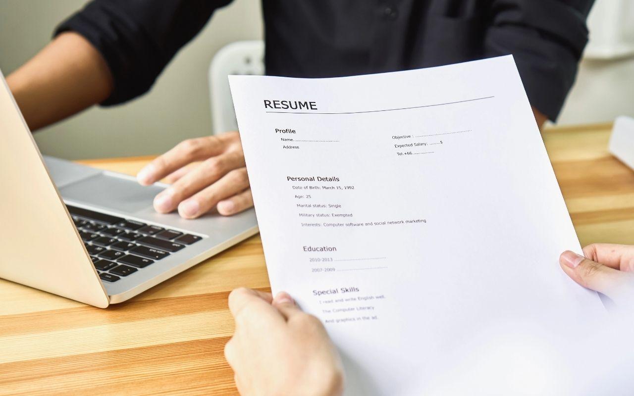 How to Write a Combination Resume: Examples, Template, & Tips