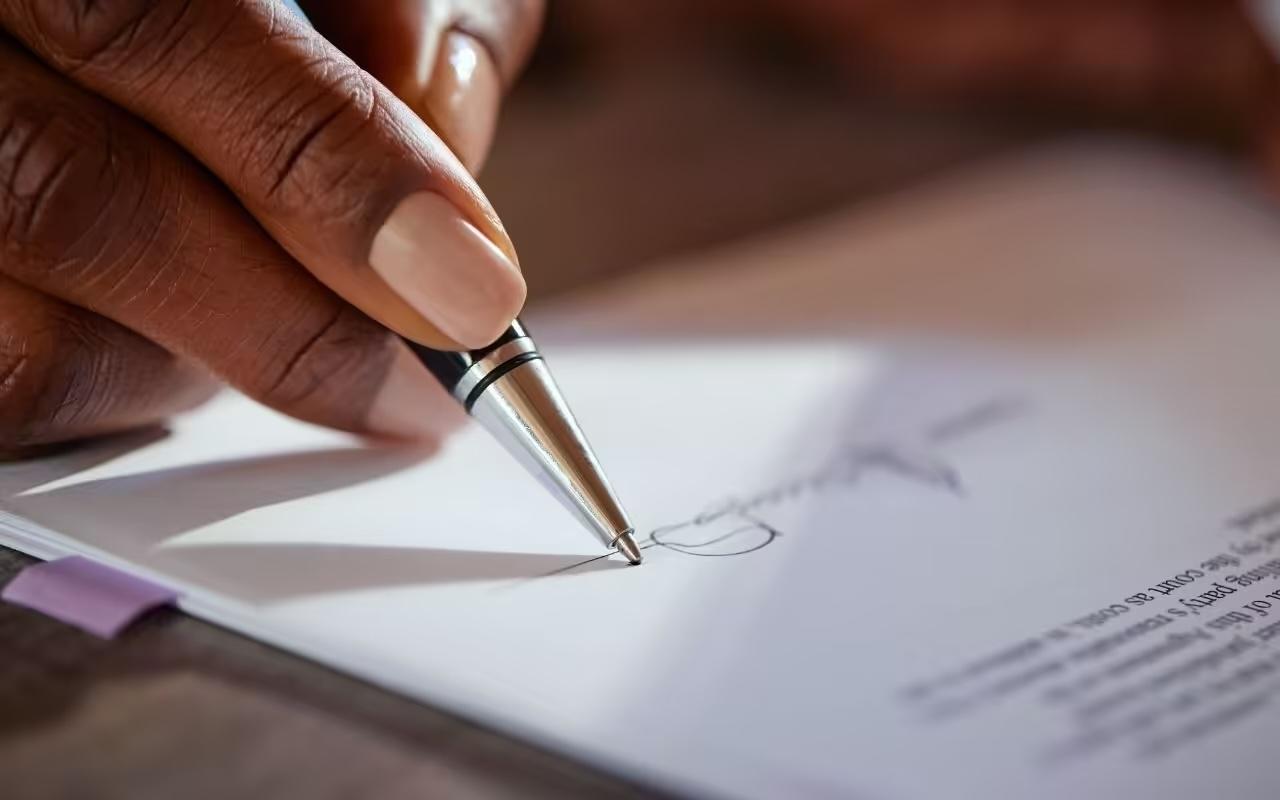 How to End a Cover Letter: Examples & Expert Tips