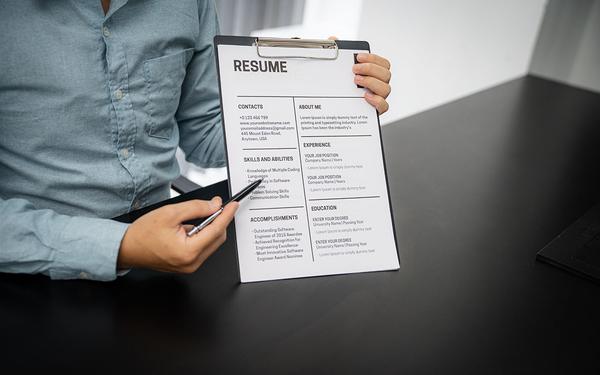 How to Write a Career Change Resume That Gets Interviews (& Examples)