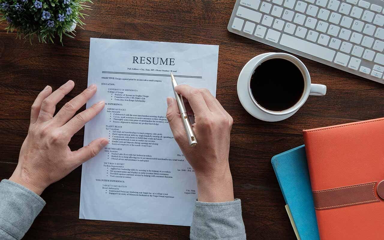 65+ Resume Headline Examples for Every Industry & Experience Level