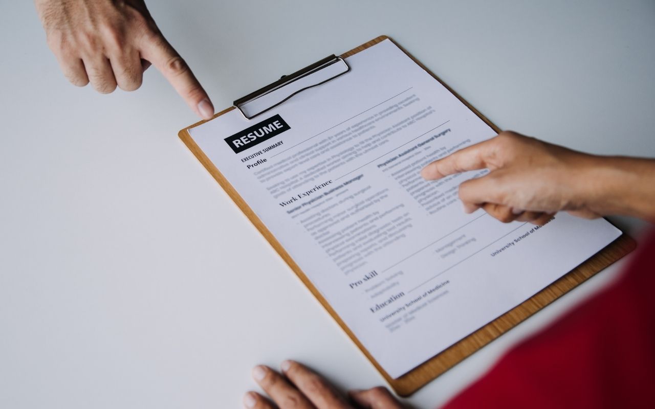How to Organize Resume Sections: 5 Must Have Sections & Tips