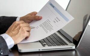 20 Common Cover Letter Mistakes to Avoid (& How to Fix Them)