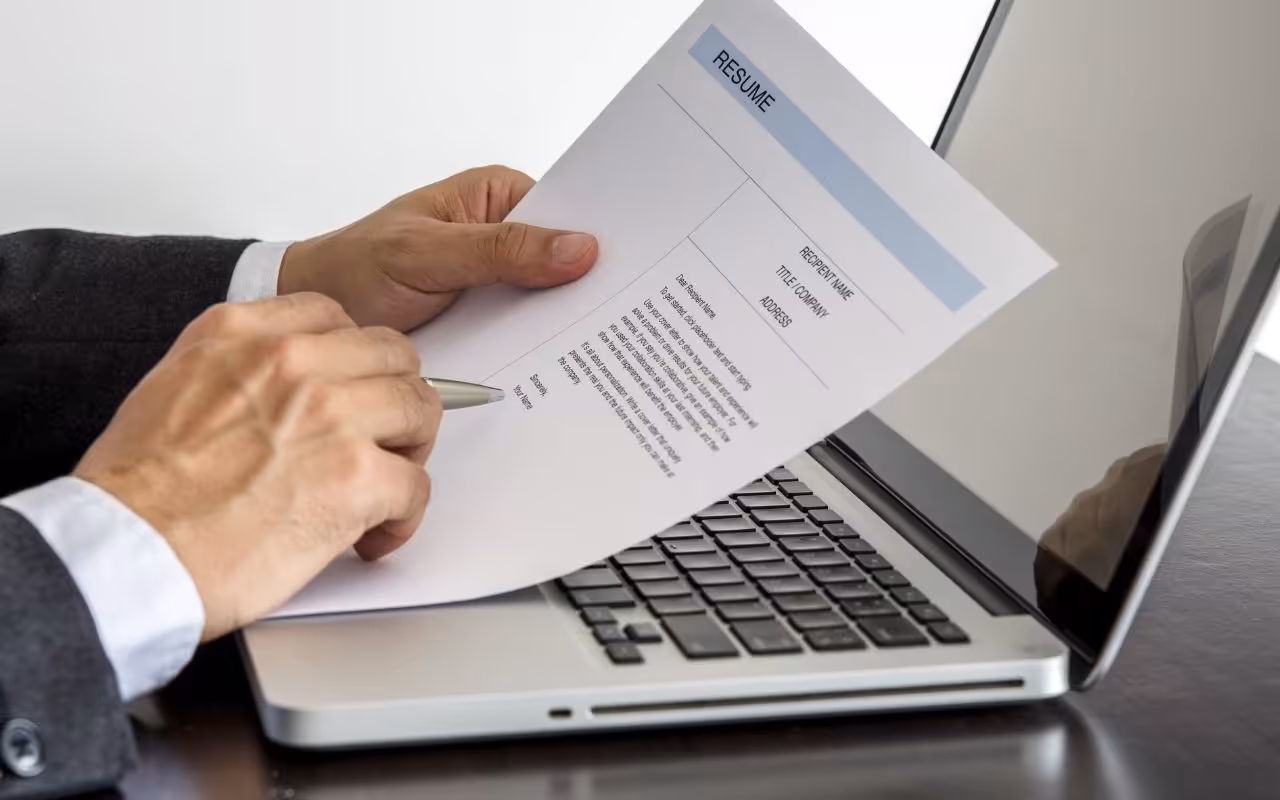 20 Common Cover Letter Mistakes to Avoid (& How to Fix Them)