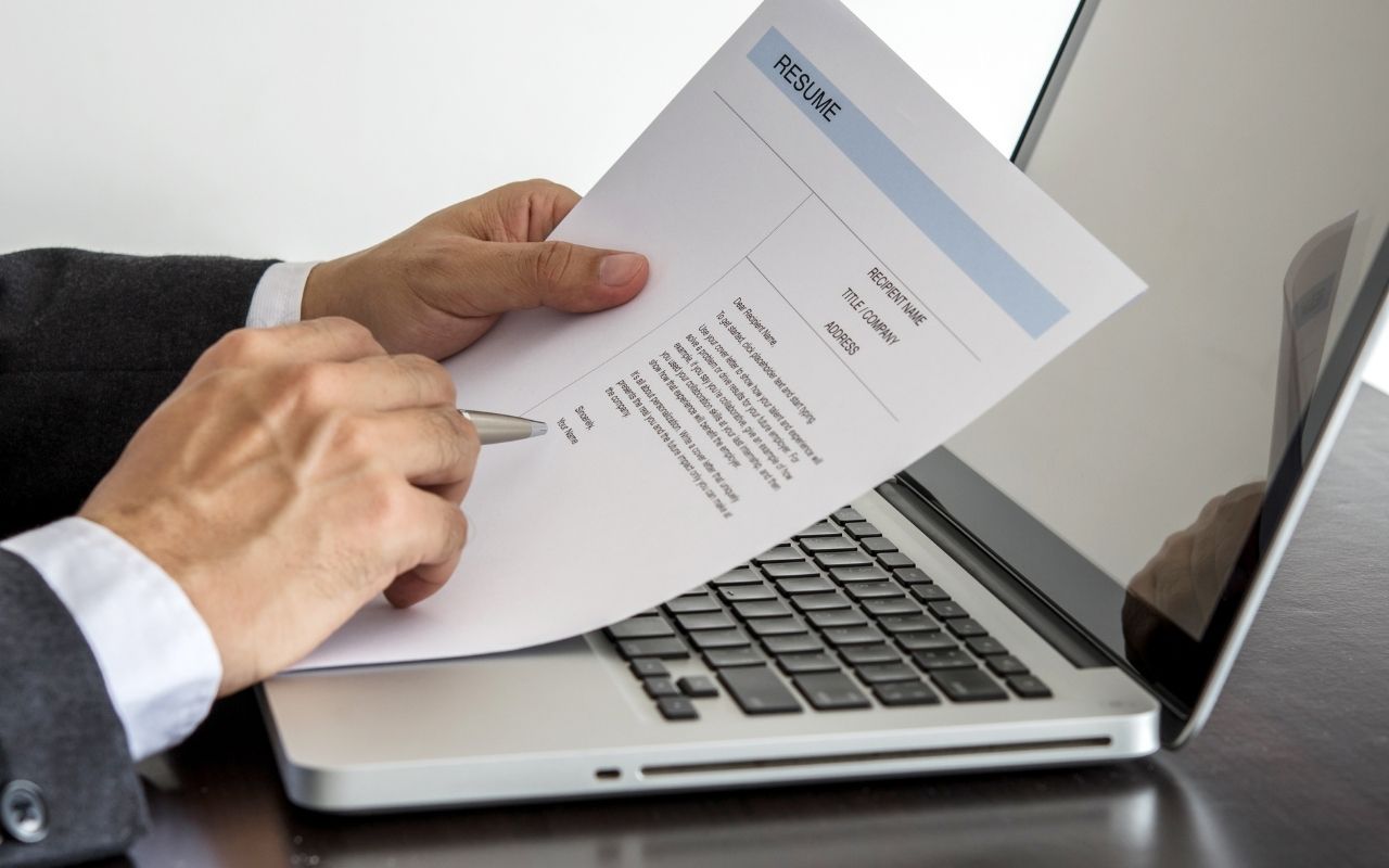 20 Common Cover Letter Mistakes to Avoid (& How to Fix Them)