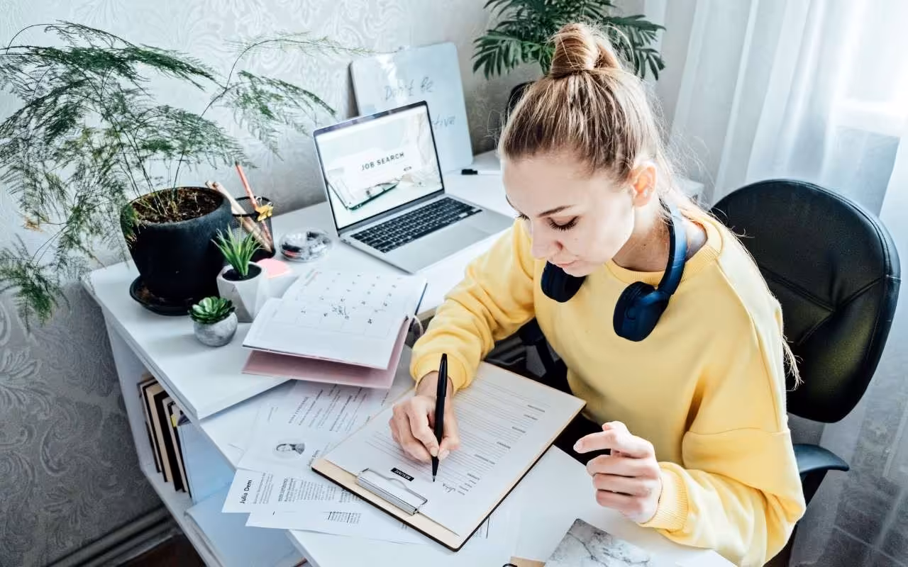 How to Make a Resume With No Experience: Guide & Examples