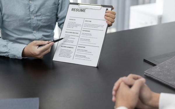 Achievements to Put on Resumes: 200+ Examples by Industry