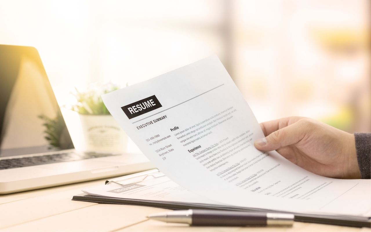 How Long Should a Resume Be? Resume Length Guide With Tips