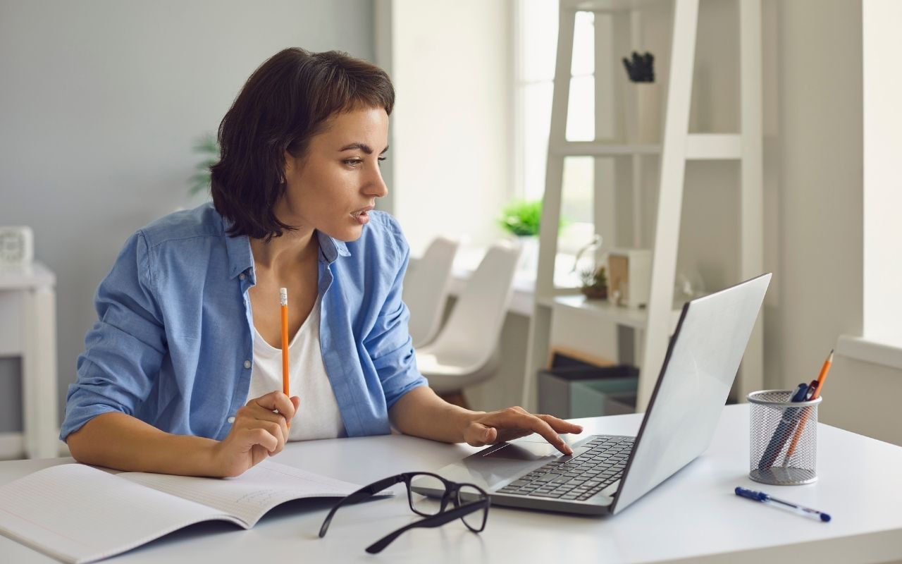 6 Month Certificate Programs That Pay Well: 15 Options & How to Choose One