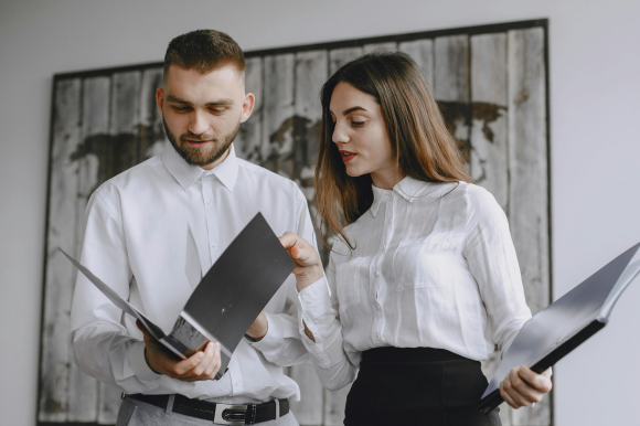 Office Romance Isn&rsquo;t Dead: How Connection, Trust, and Managers Shape Work in 2026