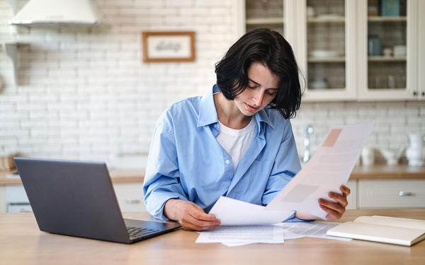Can a Resume Be Two Pages? When & When Not to Use a Second Page