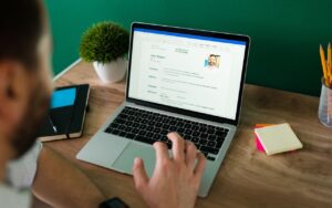 10 Best Resume Builders in 2026: Free Options, AI Tools, & More