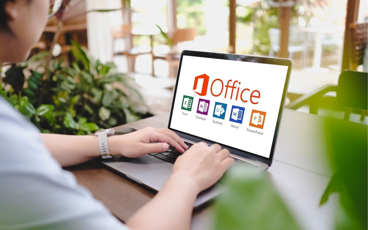 How to List Microsoft Office Skills on Resumes: Examples & Tips