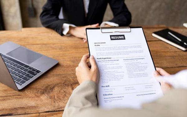 How to List Projects on Resumes: Template & Examples for All Professionals