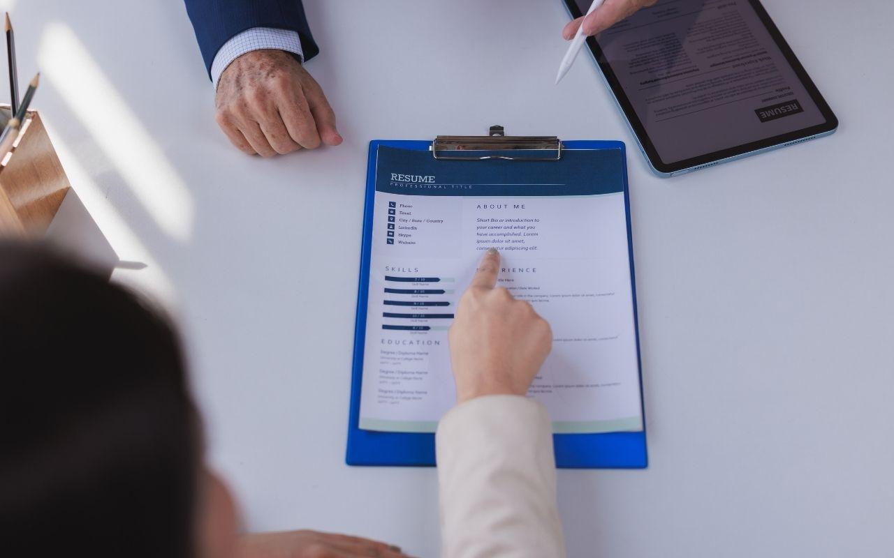 Resume Icons: When & How to Use Them Correctly