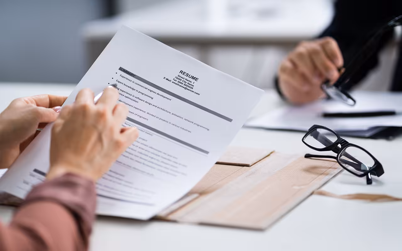 How to Write a Resume Introduction (Examples & Guide)