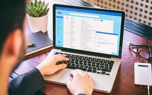 How to Email a Resume: Templates, Examples & Best Practices