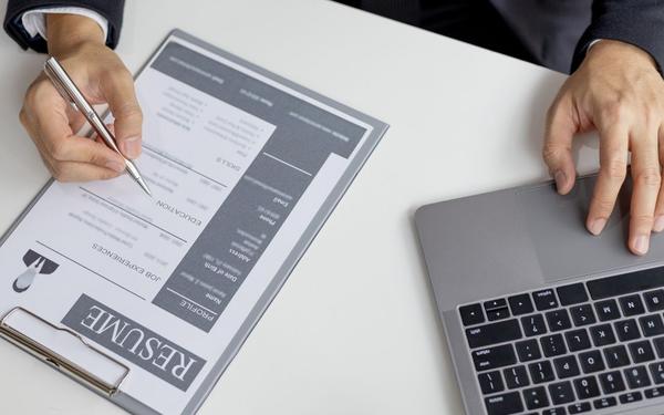 When & How to Put Your GPA on Resumes: Tips, Templates, & Examples