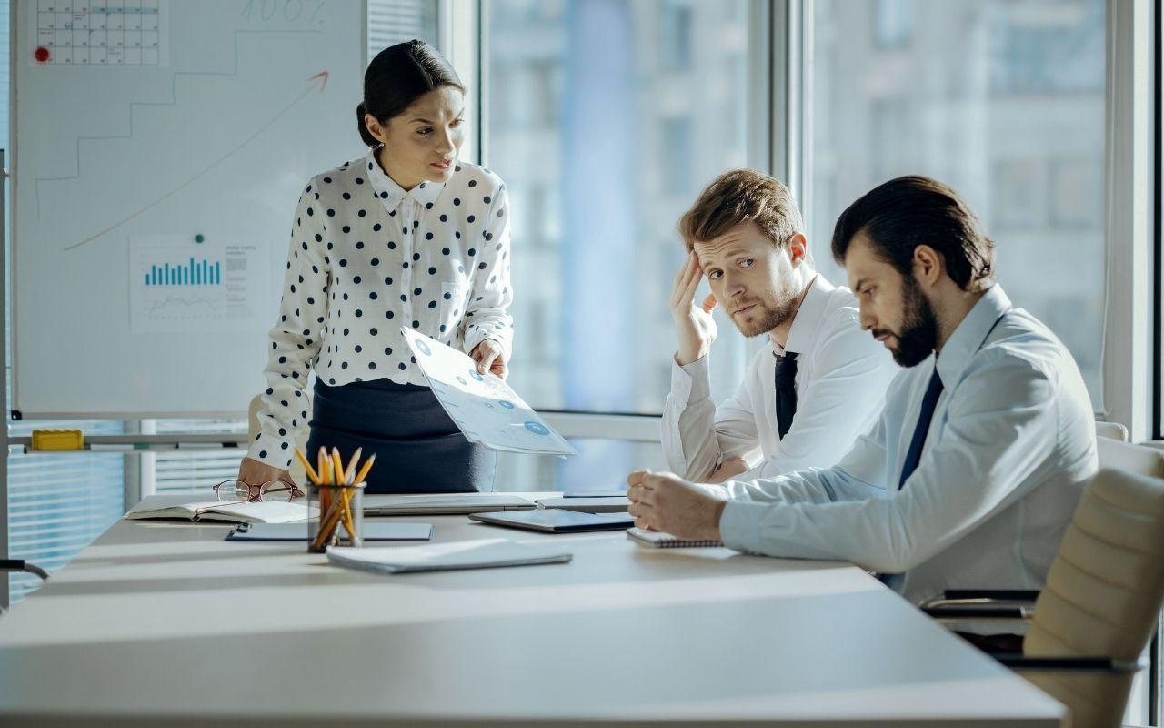 9 things you&rsquo;re doing that your boss hates