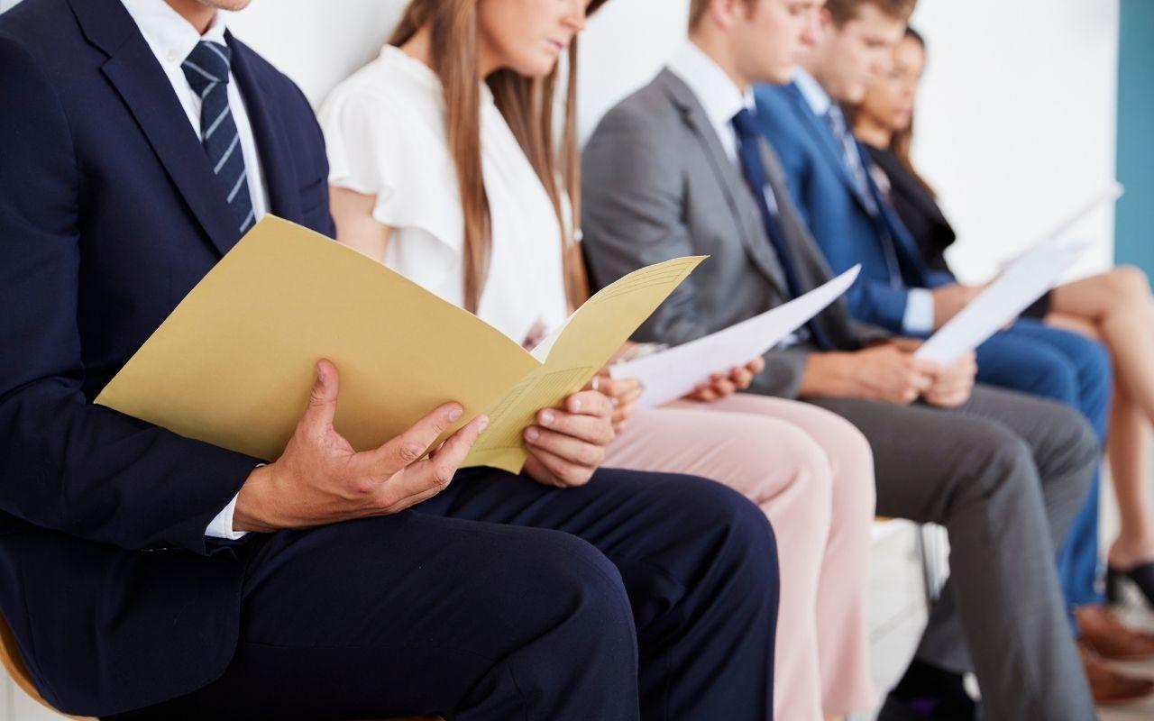 What to Bring to an Interview: The Top 10