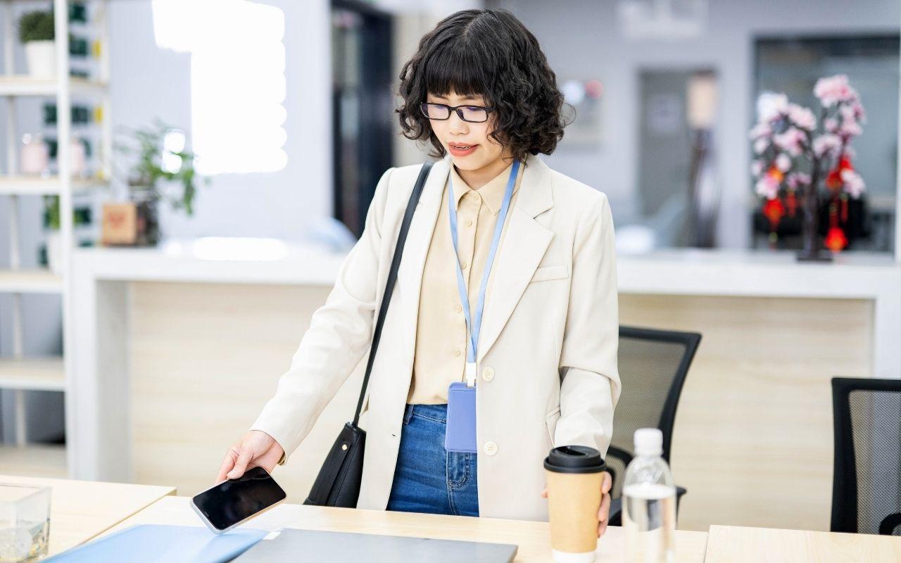 Must employees be paid for time spent prepping for the work day?
