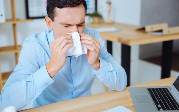 Should You Go to Work When You&rsquo;re Sick?