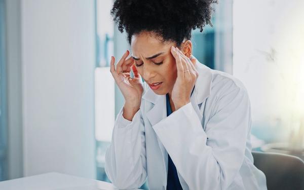 How to Combat Burnout in Healthcare: Tips for Battling Stress & Anxiety