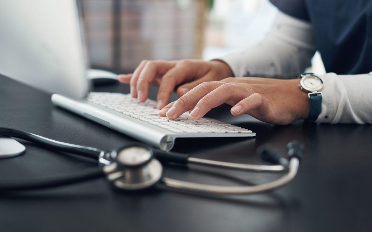 Healthcare Professional Writing Medical Cover Letter
