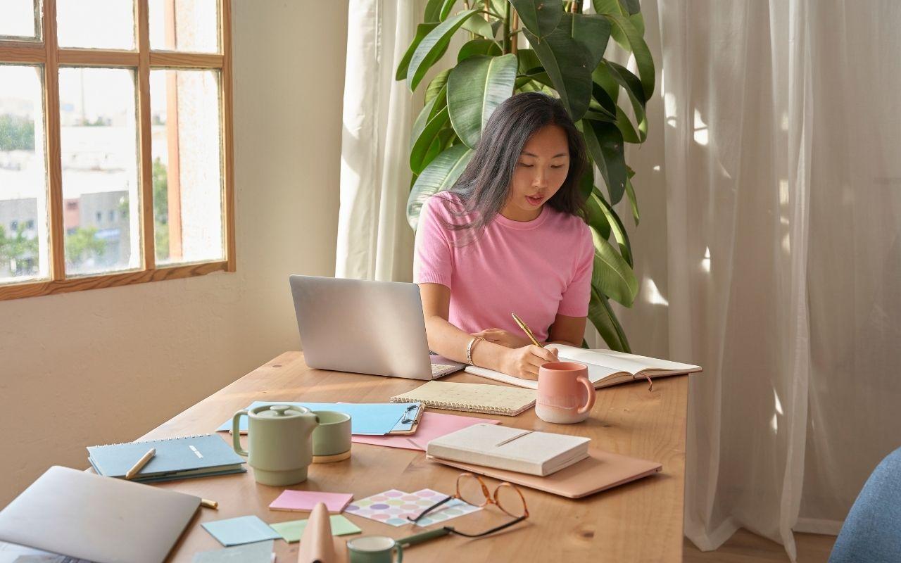 Intern Working In Office Mistakes To Avoid