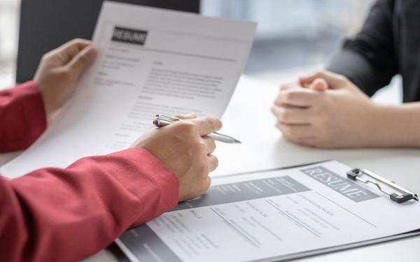 Should your resume be in the past or present tense?