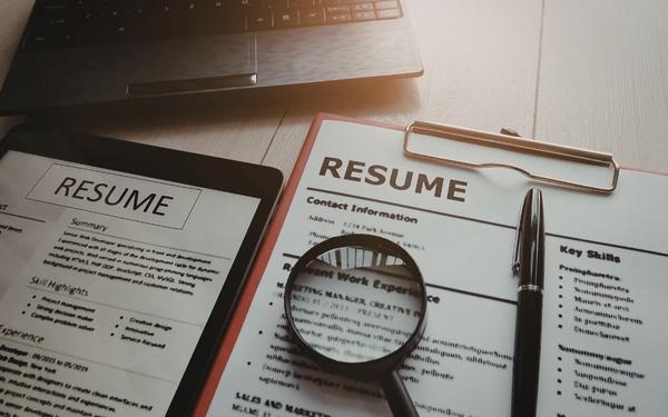 Should you use a chronological or functional resume?