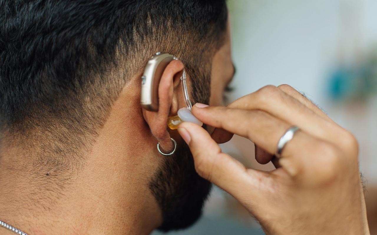 Technology Helps Hearing-Impaired Workers Succeed