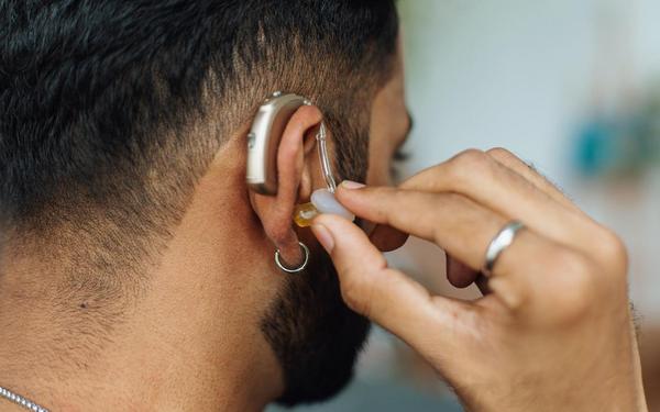 Technology Helps Hearing-Impaired Workers Succeed