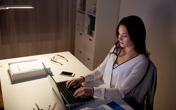 Moonlighting: Pros and cons of a second job