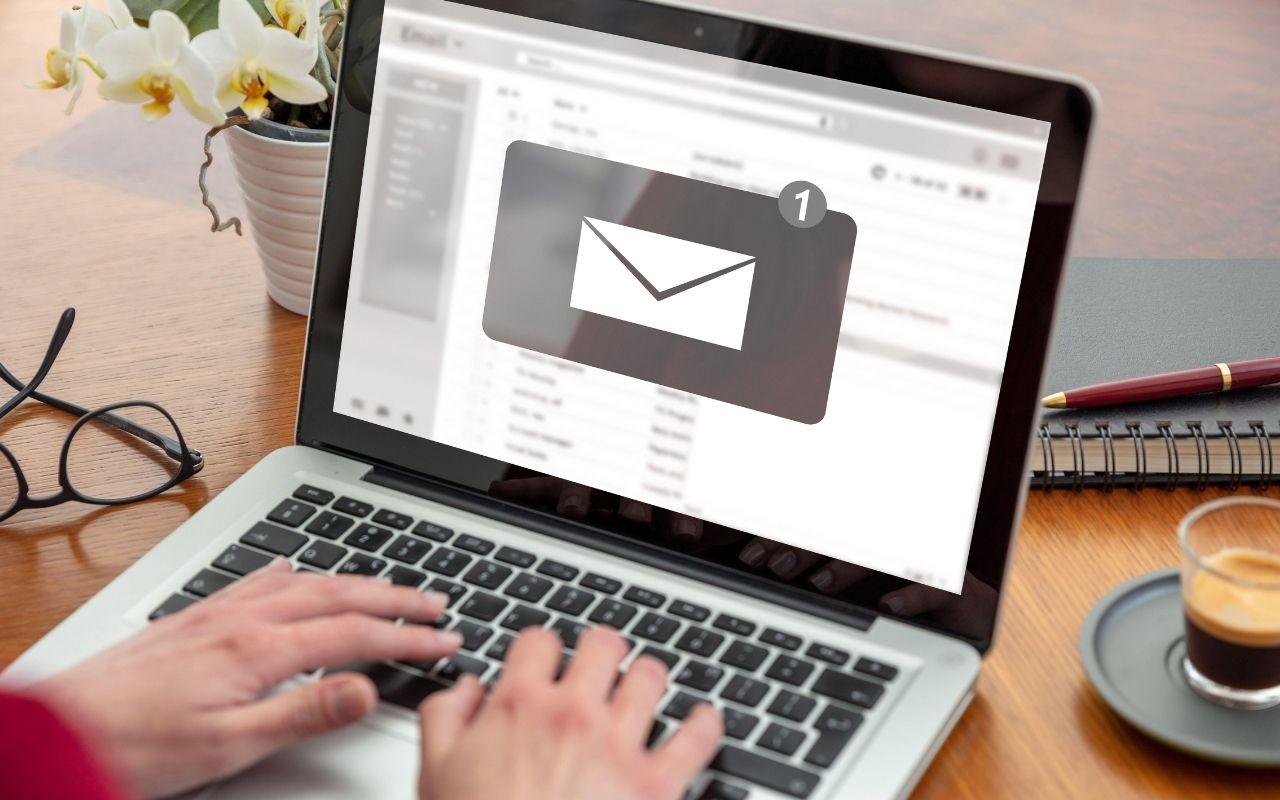 5 Workplace Conversations You Should Never Have Via Email or Text